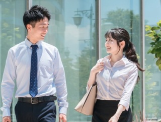 【衝撃】新人女「これどこに戻せばいいですか？」俺「給湯室に置いといて」新人女「ガブッッッッッッッ！！！！」俺「いてぇ！！」→結果ｗｗ