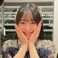 羊宮妃那さん、イケメンに囲まれて良い笑顔