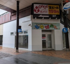 仲見世商店街のゲームセンター「るなぱあく」のあったところ、「テナント募集」になってる。（沼津市大手町）