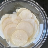 おつまみにぴったり〜カブと生ハムのマリネ