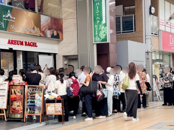 高槻センター街にプレオープンした韓国発のベーグル専門店「AREUM BAGEL（アルムベーグル）」に行列できてた