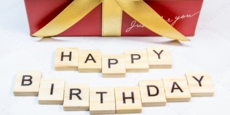 女性に質問です。もうすぐ三十代の彼女の誕生日なのですが、金がなく1万程度の予算だと何をプレゼントされたら喜びそうでしょうか？