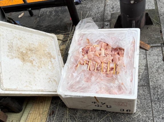 八王子祭り屋台の焼き鳥炎上店はどこ？店員は誰で何者か特定？名前・顔画像・インスタ等SNS、生鶏肉常温放置の真相とがーどまん突撃検証・食中毒のその後まとめ