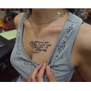 胸元へのボディーペイント