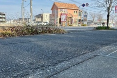 歩道で自転車と衝突、歩いていた65歳男性が意識不明の重体