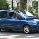 世田谷通りのフィアット ムルティプラ