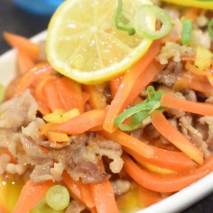 爽やかな香り♪豚肉と人参のゆず炒め