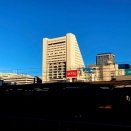 朝日を浴びた中野サンプラザ