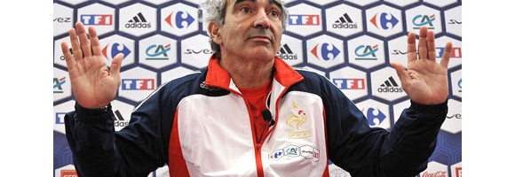 フランス代表　監督をヨハネスブルグに置き去り