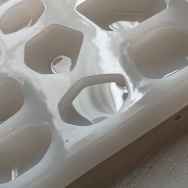 強い風。と、インディゴカラーの波石つくりました。