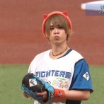 北海道日本ハムファイターズ　謎の芸人達を球場で踊らせて炎上「あかん、ほんまに気持ち悪いかも」