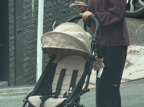 麻布台で空のベビーカーを押すヒジャブ女性は誰で何者？名前・顔画像・インスタSNSは特定？「空き巣の下見・闇バイト」説の真偽と炎上理由を徹底調査
