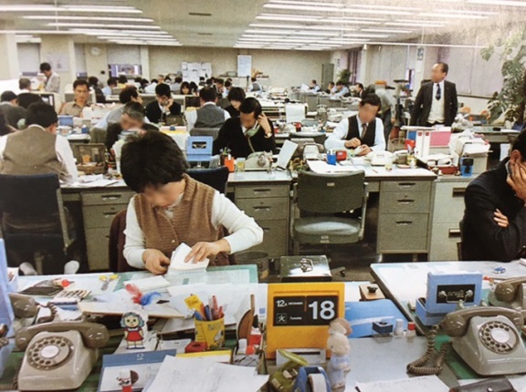 【画像】40年前の会社のオフィスｗｗｗ