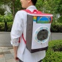 【背負える洗濯機】ドラム式洗濯機にしか見えない音ゲー『maimai』型のリュックがプライズに登場！！