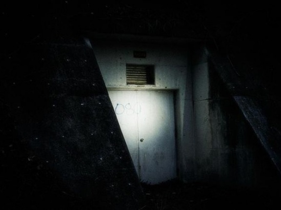 【不思議】タンスに入るとめちゃくちゃ奇妙な事が起こった。これもう半分映画だろ…