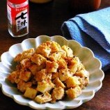 『めんつゆで減塩★薄味でもだしの旨みと七味の辛味と香りが加わるとおつまみにもぴったりな１品に♪「鶏胸肉と厚揚げのレンチン七味生姜めんつゆ煮」【レシピ1964】【スパイス大使】』の画像