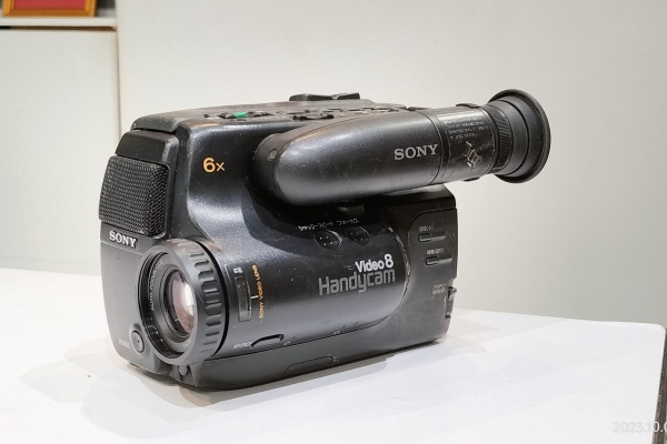 SONY Video 8 ビデオカメラ本体 Yahoo!オークション - SONY Handycam Video8 CCD-V88 ビデオ