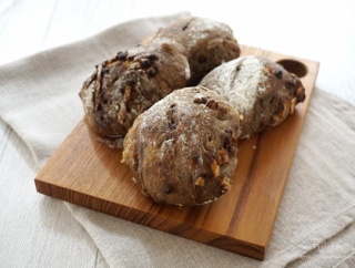 柚子とほうじ茶香る チョコチップリュスティック。【こねない・保存容器で作るパン】