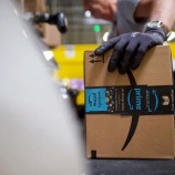 『【悲報】Amazonさん「倉庫労働者はアスリート、食生活と睡眠に加え、尿の色で体調管理しろ」』の画像