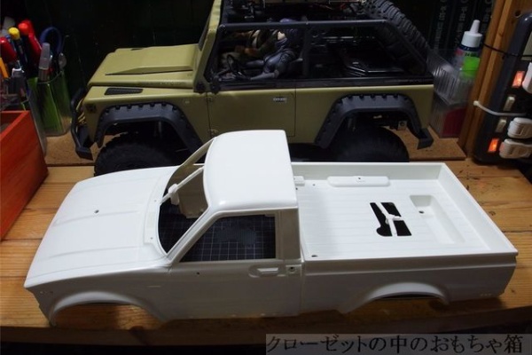 クローゼットの中のおもちゃ箱 - AXIAL SCX10 ボディ換装ディンゴから
