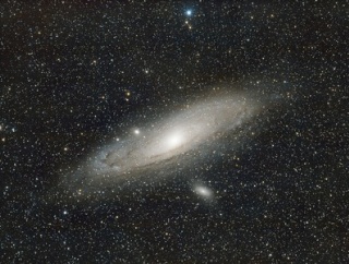 宇宙を単独で旅する土星サイズの浮遊惑星を発見――距離と質量の初測定にも成功