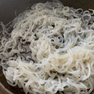 つくれぽいただきました〜あと一品にも！お弁当にも！しらたきとしめじの明太子炒め