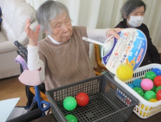☆バランスに挑戦☆デイサービスセンター大正浪漫館