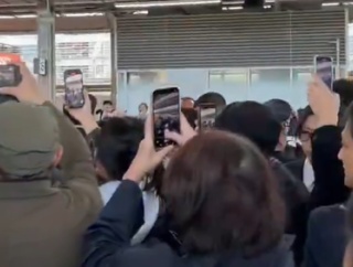 【動画あり】大谷翔平、新幹線で大阪へ移動　名古屋駅にファン約300人が殺到で大パニック！　警察出動で「絶対に押さないで！」と怒号