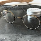 【PR】拭くだけで曇り止めできる！かわいい缶入りのメガネ拭き