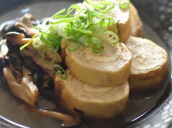 しっとりじゅわわ～【鶏ひき肉と油揚げのみのシンプル信田巻き】で晩ごはん