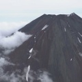 【ﾌｧﾝｻﾏﾘｨ】富士山7合目で99歳女性が遭難　救助隊員が救助中