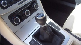 「強盗だ、車をよこせ！」 → 「おい、この車どうやって運転するんだ？」　マヌケな３人組、マニュアル車を運転できず車強奪に失敗ｗｗｗｗｗ