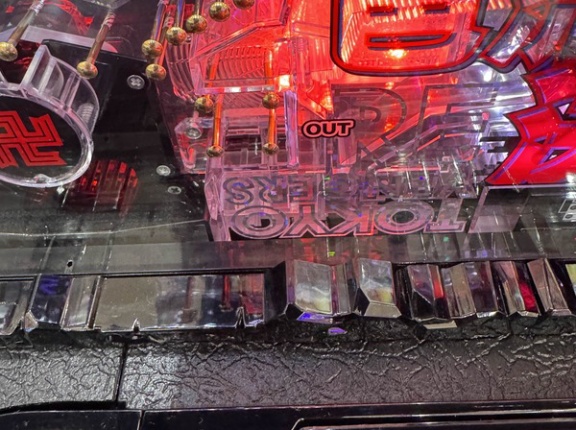 【右の1/3が溢れる】パチ屋さん、スマパチ東リベでゴミ釘調整を披露