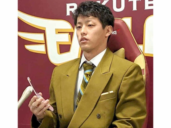 楽天辰己、越年契約の理由はガラケーが通じなかったから