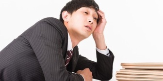 仕事を後輩に引き継ぐことになったけど、「この仕事は無理」「知識がないから引き継げない」と文句ばかりで、子供みたいで泣ける…