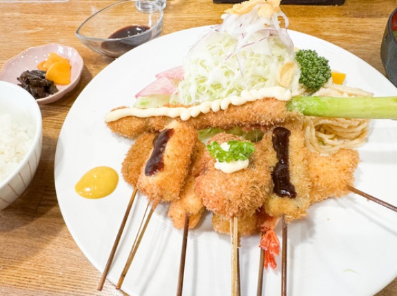 「創作串カツ 千尋 -GOO-」の『定食 彩ひかり 串9本』（高槻市芥川町）【たかつーグルメ】
