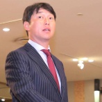 カープ新井監督『ベテラン特別扱い』やめる。紅白戦初日からサバイバル明言