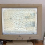 「中古で買ったPCモニターが届いた！さっそく使ってみよっと」ﾎﾟﾁｯ → 画面にヤバすぎるものが映し出される・・・