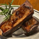 骨付きスペアリブとワイン！肉バルグラバー