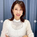 【芸能】元フジアナ加藤綾子、胸元透け感白トップス＆スリット入りパンツコーデ公開「大人のエレガント」