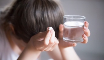 頭痛いなぁ「はいロキソニン」歯痛いなぁ「はいロキソニン」腰痛いなぁ「はいロキソニン」