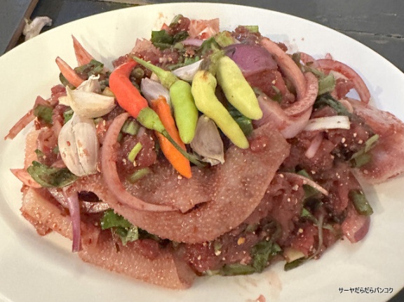 【ガイヤーンプラヤーレー　Kaiyang Phyalae】　at　BTSプラカノン駅近く　～ローカルに人気！生肉もあるイサーン料理店～