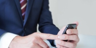 気まずいグループラインにどう対処すればいいか教えて欲しい