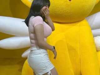 【画像】将来が楽しみな爆乳おっぱい女子見つかってしまう😍
