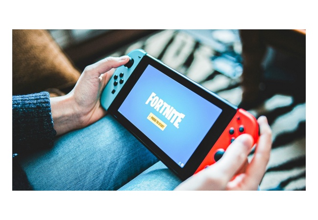 「新作ゲームをどんどん買う人」「買わずに基本プレイ無料ゲームを遊び続ける人」で二極化が進んでいる