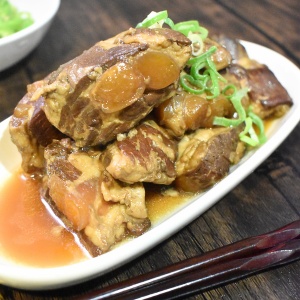 ほんのりスパイス♪豚軟骨の醤油煮込み