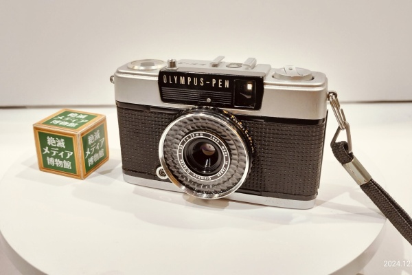 Extinct Media Museum Tokyo - Half-Framed Camera：ハーフサイズカメラ