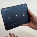 【画像】iPhone Duo（折りたたみ）の折り目…ヤバすぎるｗｗｗｗｗｗｗｗ