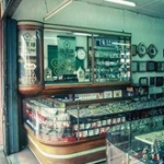 ホームセンターで時計の修理してるけど質問ある？