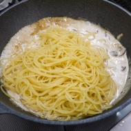 パンチェッタとマッシュルームのクリームパスタ&カツ丼、トンカツ「家康」